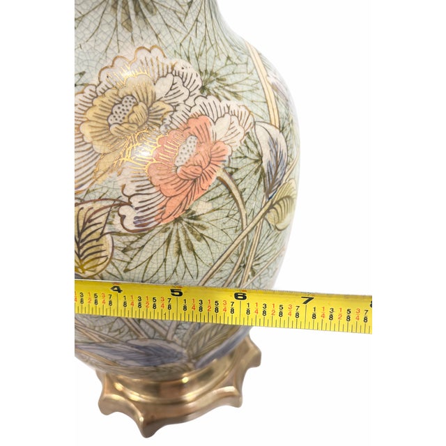 Vintage Chinoiserie Hand-Painted Floral Porcelain Table Lamp With Original Finial & Brass Base For Sale - Image 9 of 10