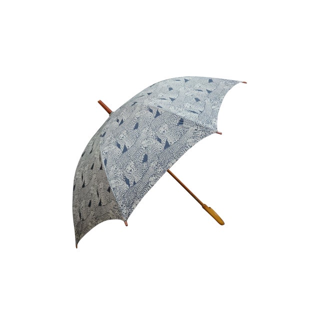 Vintage Shaw World Wildlife Fund Cheetah umbrella with lucite handle. Made of 100% Nylon, RN-17903. Dimensions: 40.5" x...