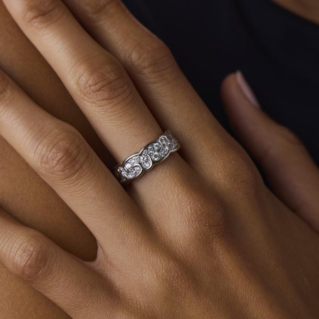 This elegant contemporary Marina B diamond ring is a sophisticated design from the 2020’s, featuring 51 round brilliant...