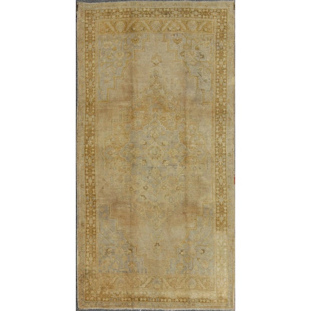 Textile Mid-Century Vintage Turkish Oushak Rug With Central Medallion Design in Tan For Sale - Image 7 of 7