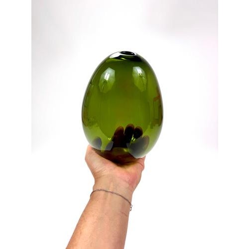 A beautiful and refined sculptural hand-blown art glass vase, titled saippuakupla “soap bubble”, from the 1960s. It was...