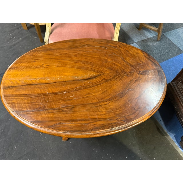 Napoleon III Walnut Table, in Very Good conditions. Designed before 1890