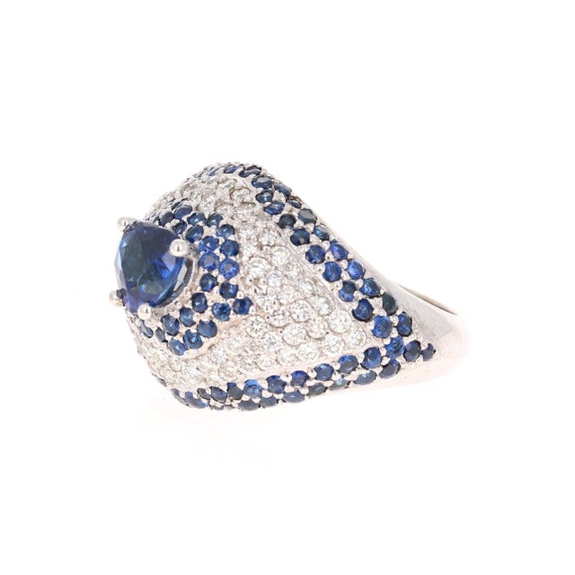 Contemporary Roshe Jewels, Sapphire Ring With Diamond 18k White Gold Cocktail Ring, Size 7 For Sale - Image 3 of 9