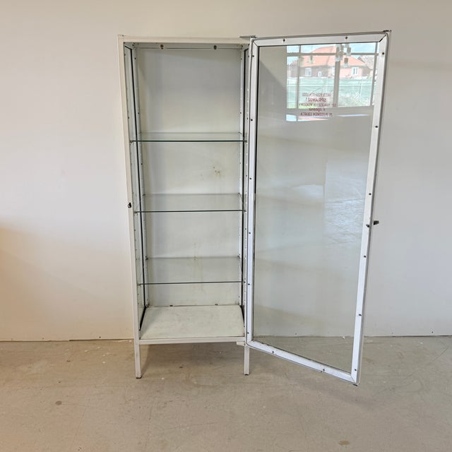 Mid-Century Polish Medical Display Cabinet, 1960s For Sale - Image 4 of 18
