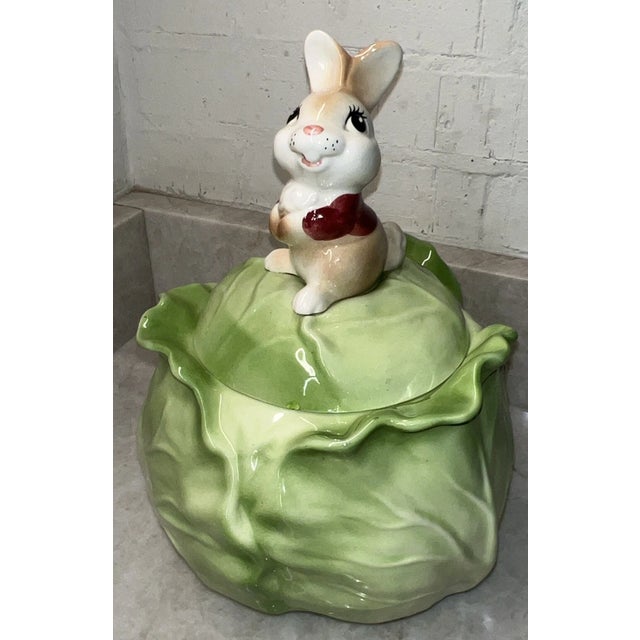 intage Metlox Poppytrail “Bunny on Cabbage” Cookie Jar – 1960s Ceramic Easter Jar Adorable vintage cookie jar by Metlox...