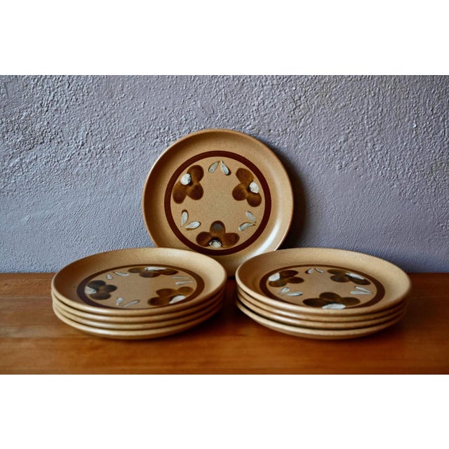 1970s Vintage Sarreguemines Stoneware Dinner Plates, 1970s, Set of 9 For Sale - Image 5 of 5