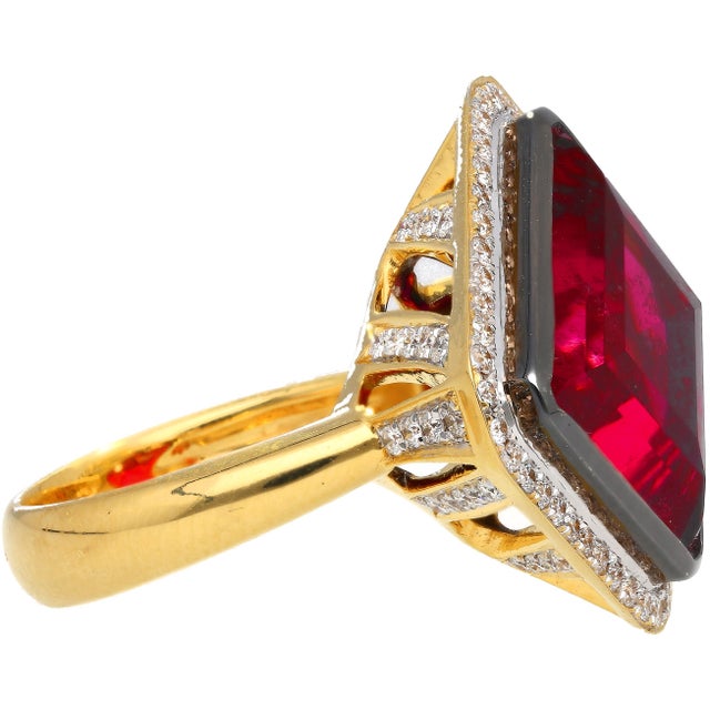 Contemporary 17.16 Carat Lozenge Cut Rubellite Red Tourmaline Ring, Size 7.25 For Sale - Image 3 of 6