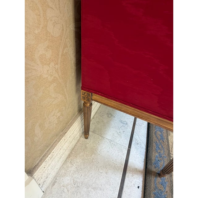 Wood Lewis Mittman Carved Settee – Red Upholstery & Gilt Accents – Classic Regency Elegance For Sale - Image 7 of 9