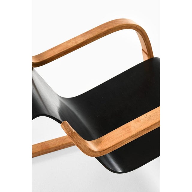 1940s Easy Chairs in Molded and Laminated Masurian Birch attributed to Alvar Aalto, 1940s, Set of 2 For Sale - Image 5 of 7