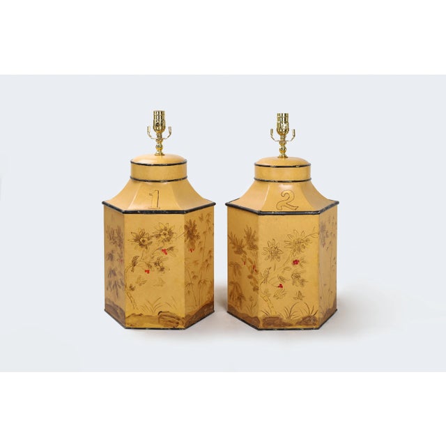 Late 20th Century Vintage English Export Chinoiserie Style Yellow Hexagonal Tea Caddy Lamp For Sale - Image 5 of 9