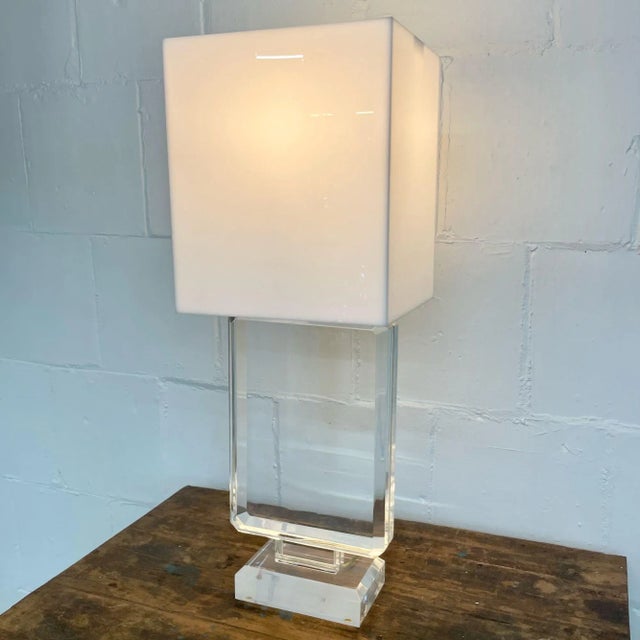 Modern Single Lucite and Brass Mid-Century Modern Art Deco Style Table / Desk Lamp For Sale - Image 3 of 13