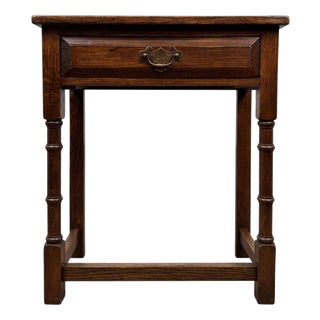 20th Century Traditional Oak Side Table For Sale