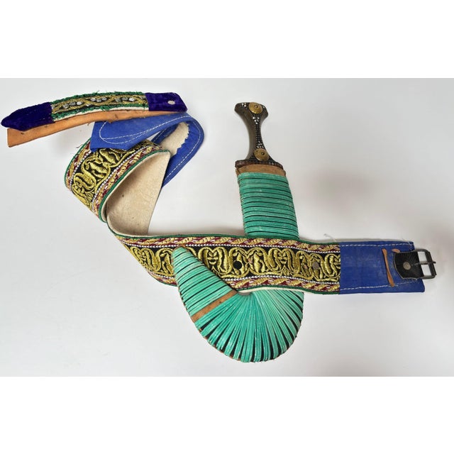 Vintage Mid Century Yemeni Jambiya Dagger With Bone-Mounted Scabbard With Belt For Sale - Image 4 of 14