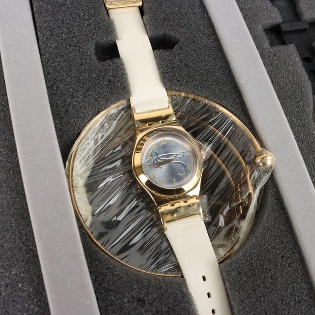 Swatch 007 James Bond Case with 20 Watches. Fortieth anniversary. This piece is attributed to the mentioned...