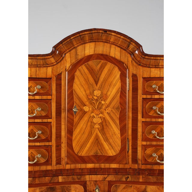 Ancient sideboard, chest of drawers with essay. Southern Germany. Walnut, plum, etc. Classicism around 1770. Dimensions: H...