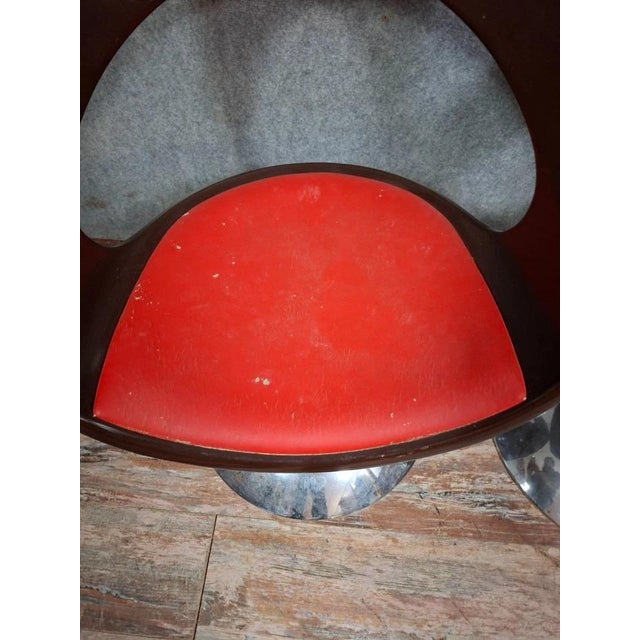 Pair of vintage swivel armchairs from the 1970s. The model features a molded plastic shell in a smoky brown tint, resting...