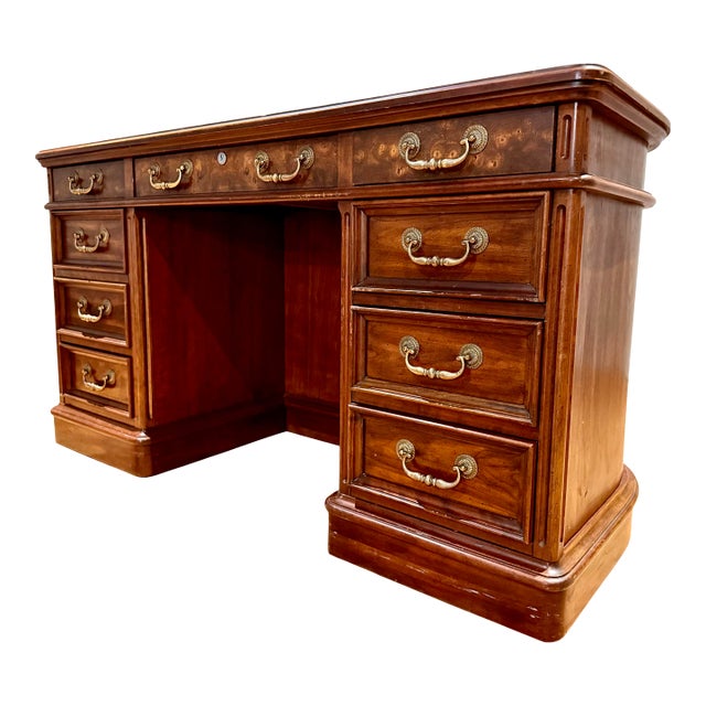Mid-Century Sligh Kidney-Shaped Traditional Executive Mahogany Pedestal Desk For Sale