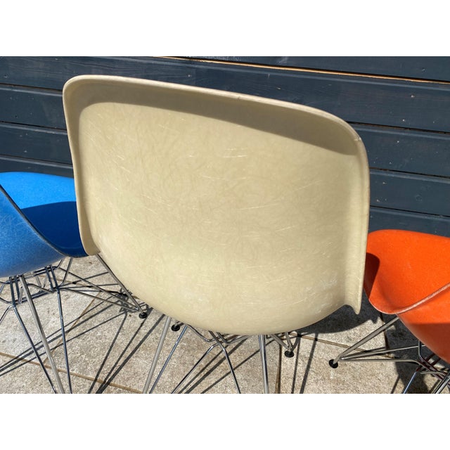 Herman Miller Vintage Fiberglass DSR Eiffel Chairs by Charles and Ray Eames for Herman Miller, 1950s, Set of 4 For Sale - Image 4 of 16