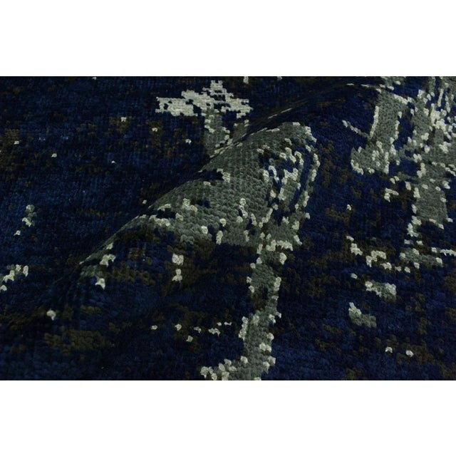 1990s Abstract Modern Blue/Ivory Wool & Viscose Rug - 4'2 X 6'5 For Sale In New York - Image 6 of 8
