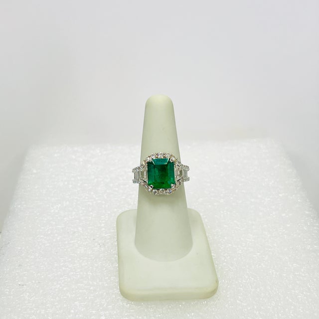 Mid 20th Century Mid 20th Century 4 Carat Colombian Emerald Octagon & Multi Shape Diamond Ring in 18k White Gold, Size 6.5 For Sale - Image 5 of 9