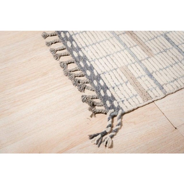 5x9 Ivory Hand-Knotted Wool Linear Gridwork Geometric Modern Carpet Rug For Sale - Image 4 of 9