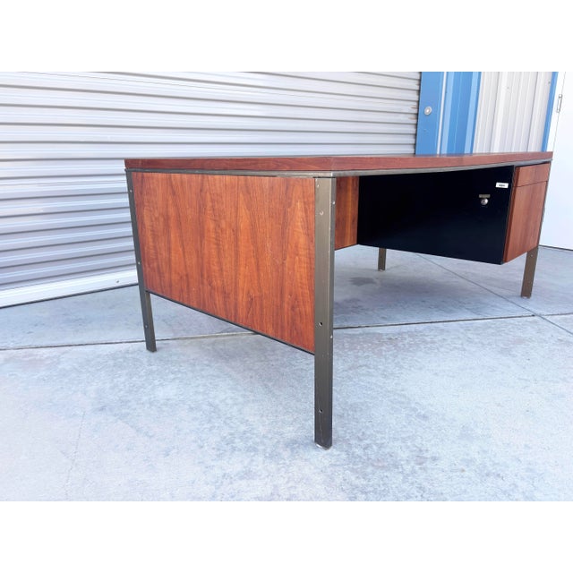 1960s Mid Century Walnut and Metal Executive Desk Styled After Knoll For Sale In Los Angeles - Image 6 of 12