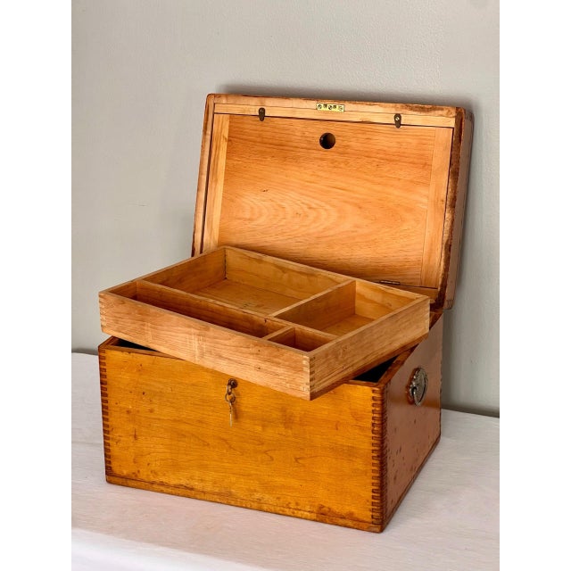 Early 20th Century Personal Writing Chest or Sailor's Ditty Box in Pine With Handles and Lock For Sale - Image 9 of 18