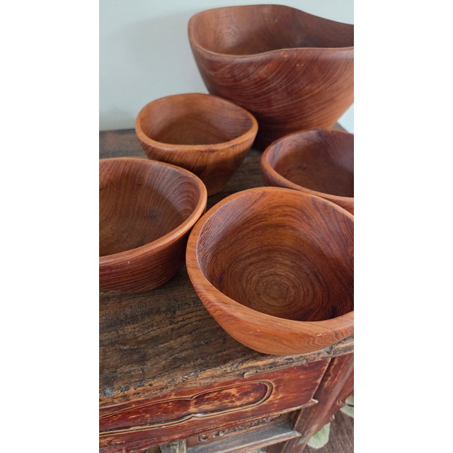1970s Mid 20th Century Danish Modern Sculptural Teak Caesar Salad Bowl Set, 5 Pieces For Sale - Image 5 of 15