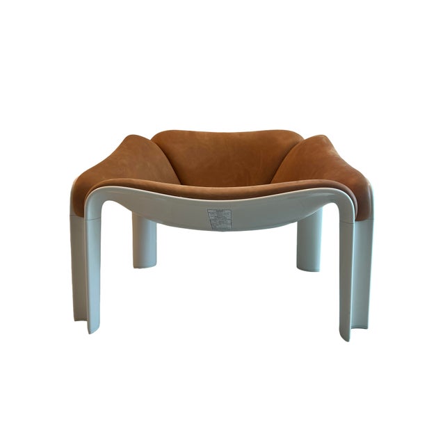 Pierre Paulin 1960s Gubi F300 Lounge Chair — Pierre Paulin, Current Production For Sale - Image 4 of 7