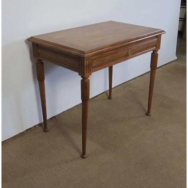 Completely in solid oak, this table is fitted with a top composed of two well -joined panels and a tab cutting frame, the...