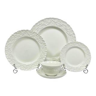 1989 Vintage English Americana Wedgwood for Ralph Lauren Le Blanc Claire Dinnerware - 5 Piece Place Setting For Sale