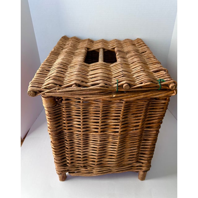 1950s Vintage English Wicker Lidded Storage Basket Side Table For Sale - Image 5 of 8