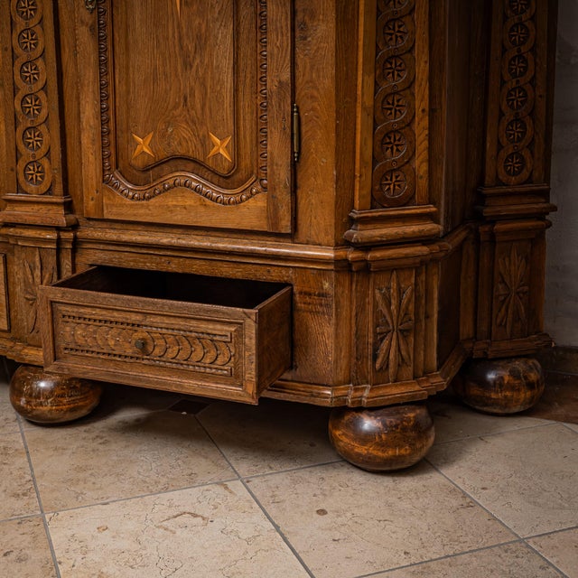 German Baroque Wardrobe in Oak, 1700s For Sale - Image 5 of 10