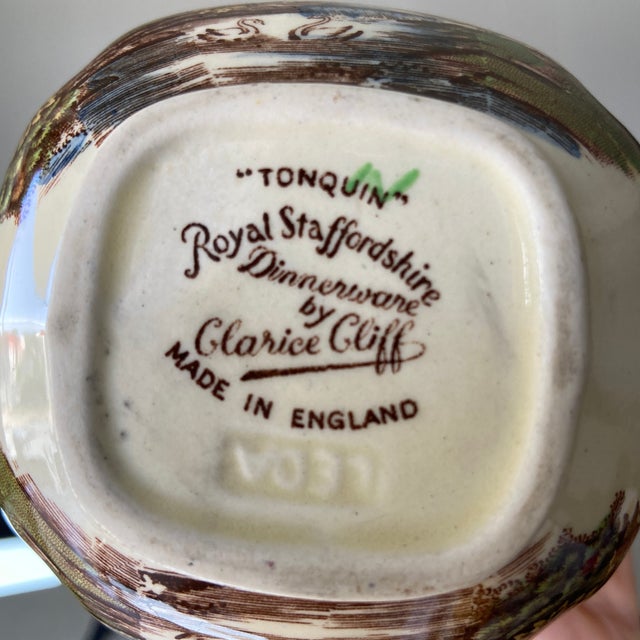 Vintage Royal Staffordshire "Tonquin" Creamer and Sugar Bowl Set by Clarice Cliff For Sale In Boise - Image 6 of 12