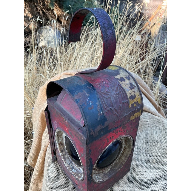 Stanley Bate Industrial London Railroad & Public Works Lantern MCM Bat Accent Lantern For Sale - Image 4 of 6