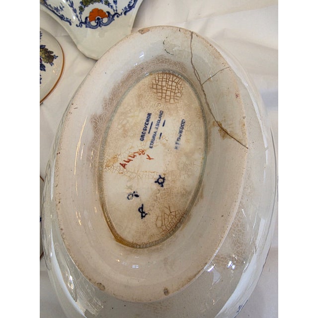 White Pair of Wedgwood Tureens Grosvenor Pattern For Sale - Image 8 of 13