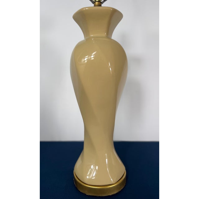Postmodern 1970s Postmodern Wildwood Porcelain Swirl Statement Lamp For Sale - Image 3 of 10