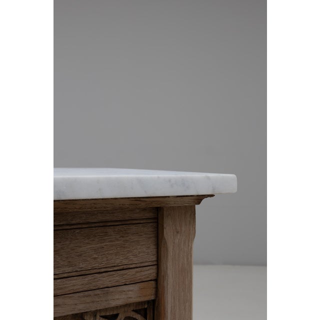 This 1920s French Louis XVI bedside table combines refined craftsmanship with understated elegance. Made of oak with a...