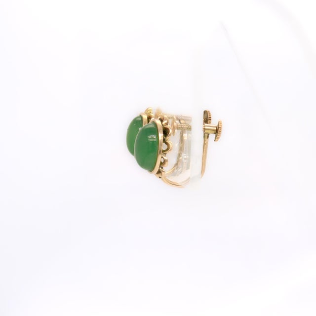 Pair of Vintage 14k Gold & Jade Cabochon Floral Screwback Earrings For Sale In Philadelphia - Image 6 of 10