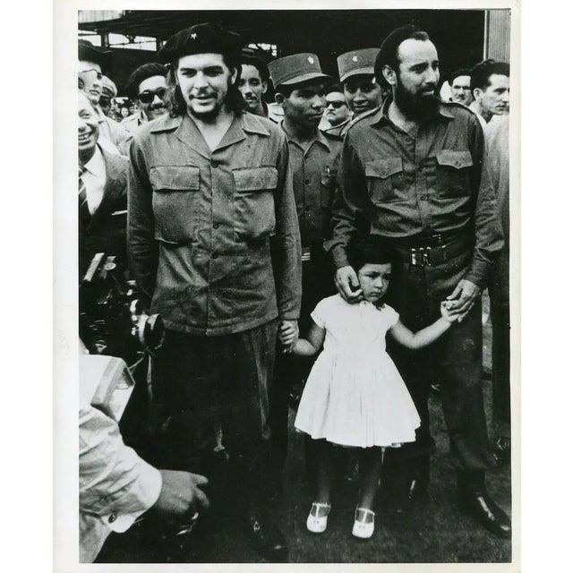 1950s Che Guevara with his Daughter, 1959 For Sale - Image 5 of 5