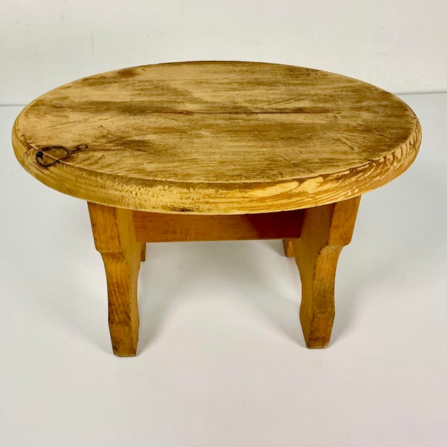 American 1970s Vintage Americana Folk Art Boho Chic Pine Oval Step or Footstool. For Sale - Image 3 of 10