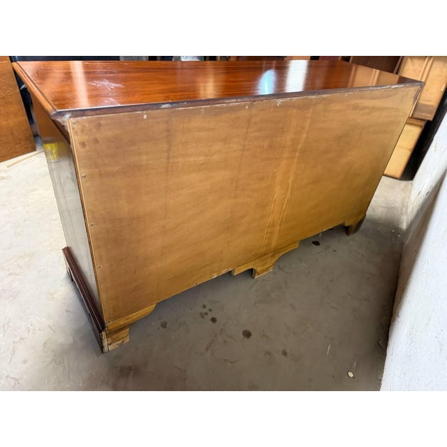 Late 20th Century Hickory Chair Georgian Solid Mahogany Nine-Drawer Dresser or Credenza With Key For Sale - Image 11 of 18