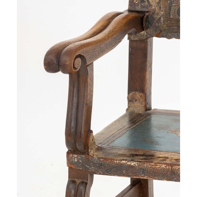 Early 18th Century Spanish Baroque Walnut and Leather Armchair, 18th Century For Sale - Image 5 of 8