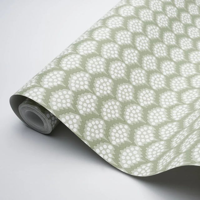 Schumacher Sample - Schumacher x Neisha Crosland Pollen Wallpaper in Moss For Sale - Image 4 of 5