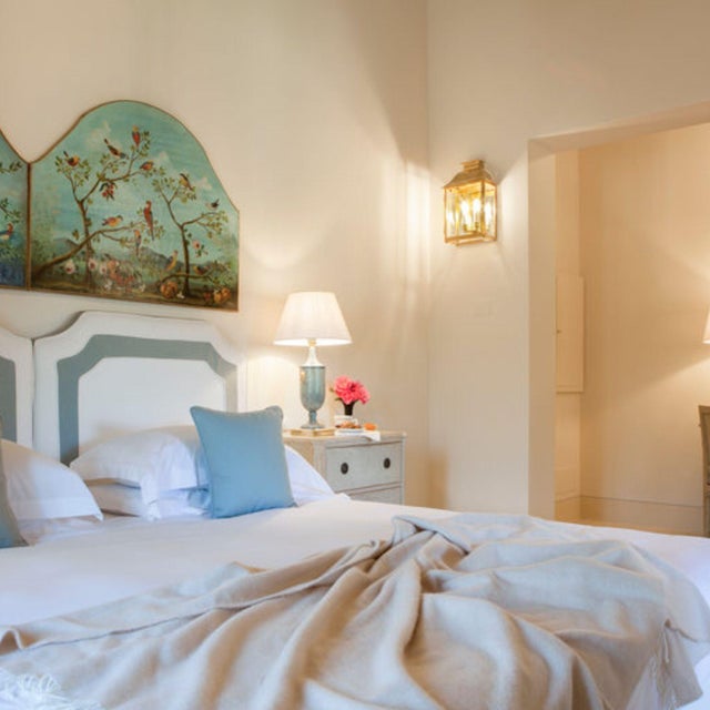 Adaptable to US and UK sockets European Plug (up to 250V).