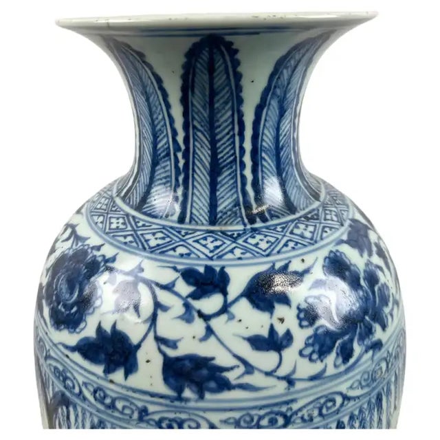Chinese Early Ming Dynasty Style Warrior Motif Blue & White Porcelaine Vase For Sale - Image 11 of 13