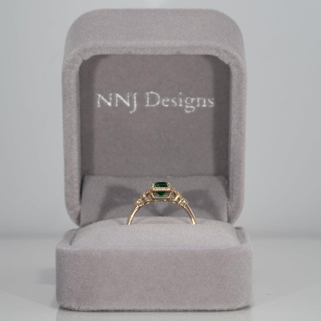 Zambian Emerald Ring With Earth-Mined Diamond Accents in Solid 14k Gold, 7x5mm For Sale - Image 4 of 9