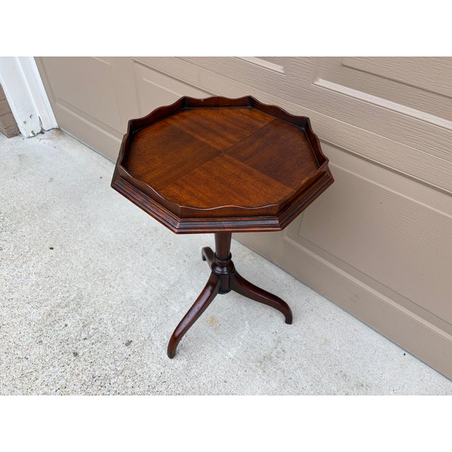 Berkey & Gay Mid-20th Century Mahogany Octagonal Drinks Table With Parquetry Top For Sale - Image 4 of 12
