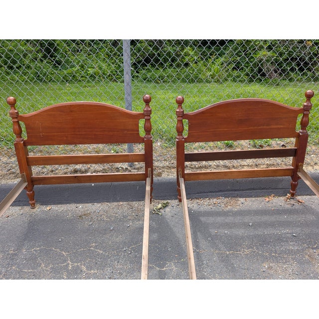 Vintage Cannonball American Colonial Carved Cherry Wood Twin Size Bedframe - A Pair For Sale In Washington DC - Image 6 of 11