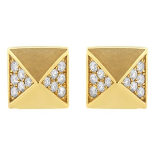 14K Yellow Gold 1/4 Cttw Diamond Pyramid Stud Earring (G-H Color, SI1-SI2 Clarity) For Sale
